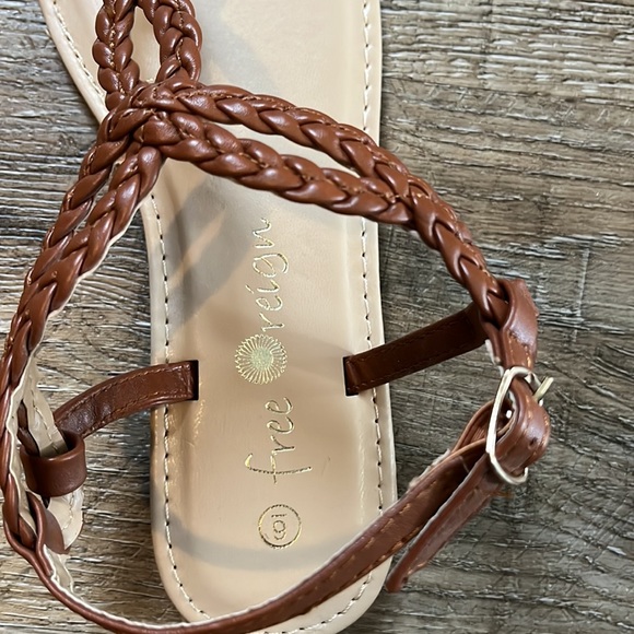FREE REIGN SANDALS •NWOT - Picture 3 of 4